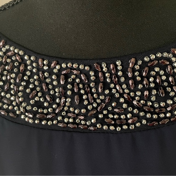 Brand New Xscape Women's Short Ity with Chiffon Bead Overlay - Picture 6 of 14